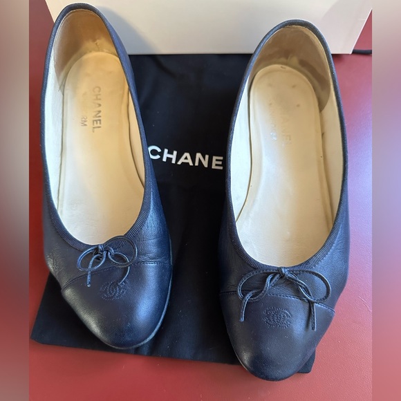 Chanel Uniform Navy Blue Ballerines (Ballet Flats) in Size 39. Great condition! - Picture 1 of 9